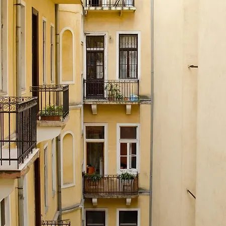 Colors Guest House Budapest Budapeşte