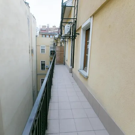 Colors Guest House Budapest Hostel